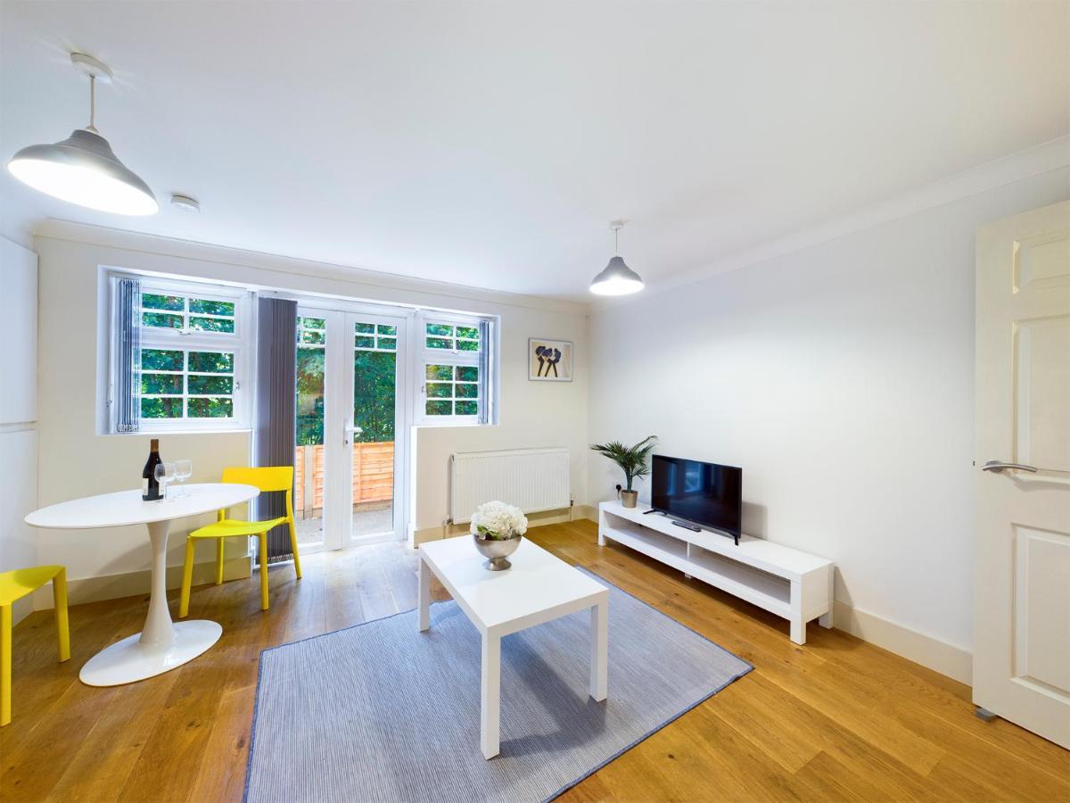 Redhill Town Centre Apartment By Livingo Eksteriør billede
