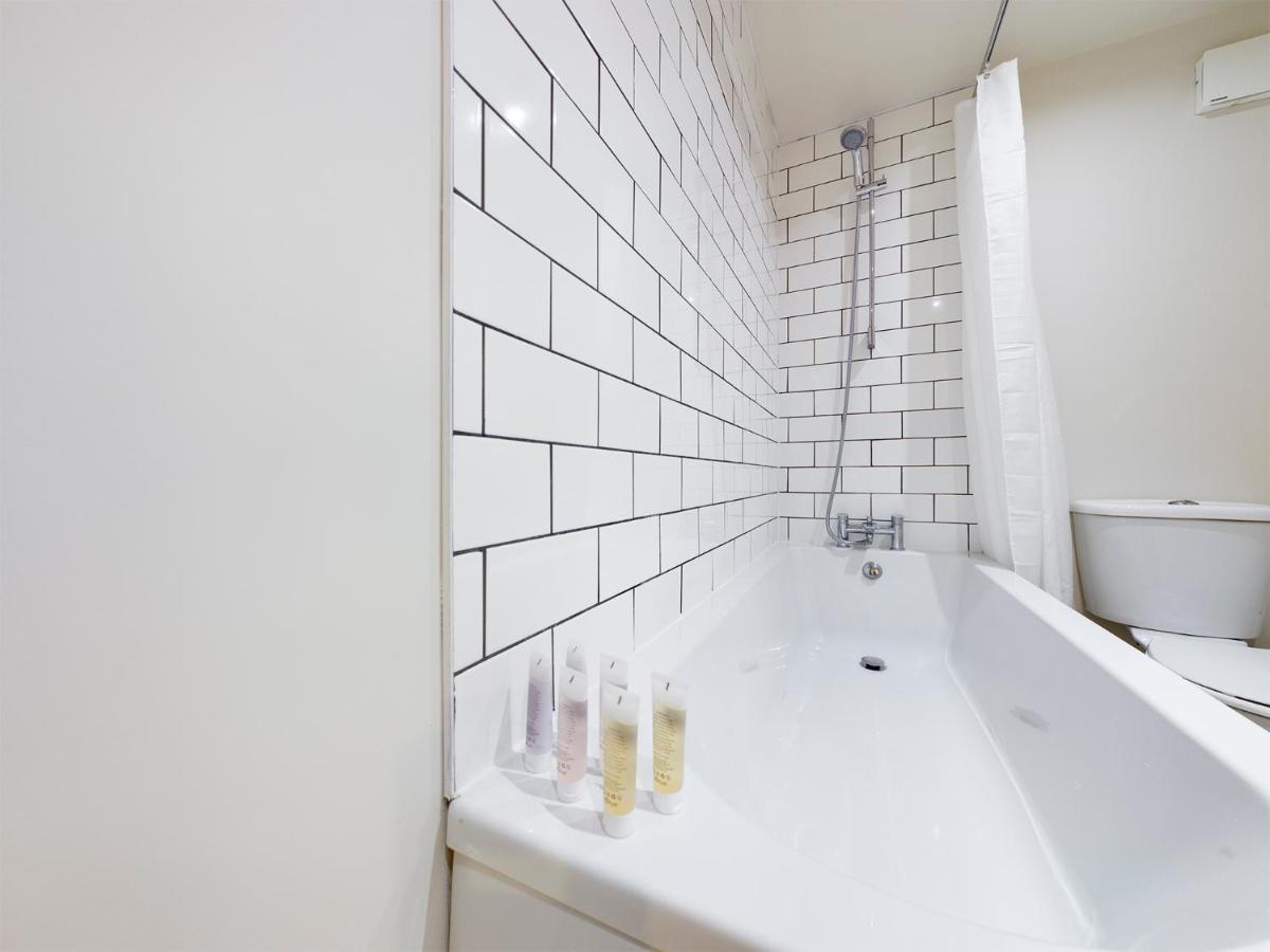 Redhill Town Centre Apartment By Livingo Eksteriør billede