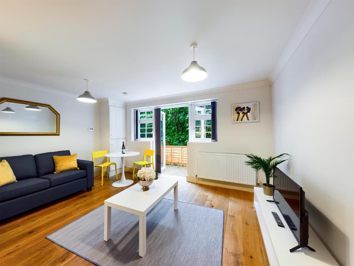 Redhill Town Centre Apartment By Livingo Eksteriør billede